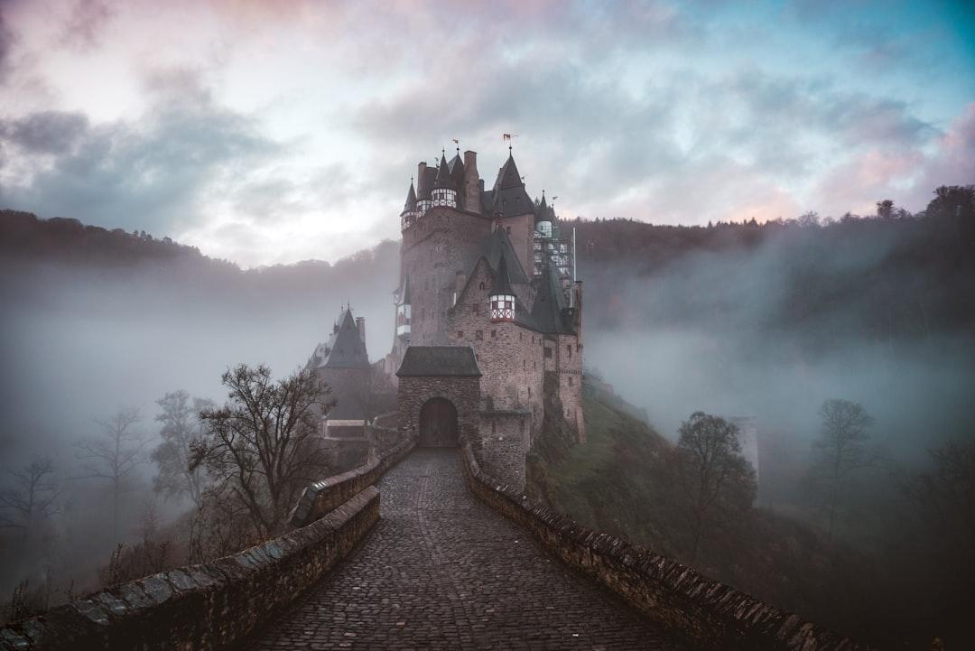 Why Tolkien Loved Fantasy: Prisoners and Prison-Walls 