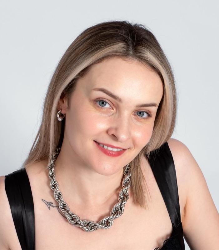 CLAUDIA NECHIFOR 